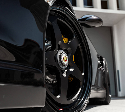 Фото дисков HRE 527 на Porsche 911 VI