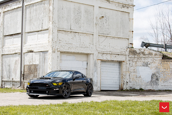 Фото дисков Vossen HF-1 Сатиновый графит на Ford Mustang VI