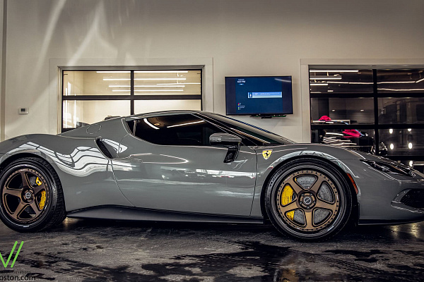Фото дисков Brixton Forged TR05 Сатиновая бронза на Ferrari 296