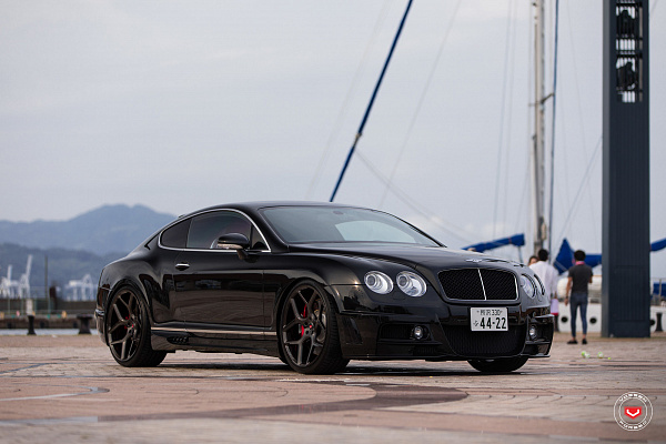 Фото дисков Vossen CG-205 Черный глянец на Bentley Continental GT II