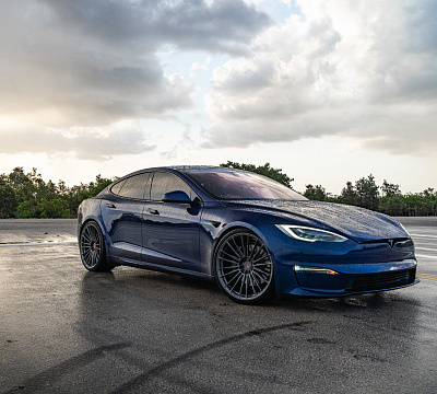 Фото дисков Vossen S17-04 на Tesla Model S