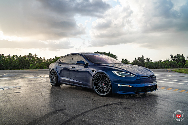 Фото дисков Vossen S17-04 Глянцевый графит на Tesla Model S