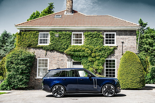 Фото дисков Kahn Type 33 RS Черный сатин на Range Rover V