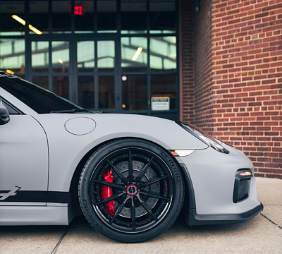 Фото дисков Brixton Forged R11-R на Porsche Cayman II