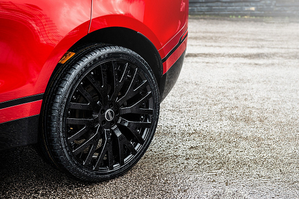 Фото дисков Kahn RS-2 Черный глянец на Land Rover Range Rover Velar