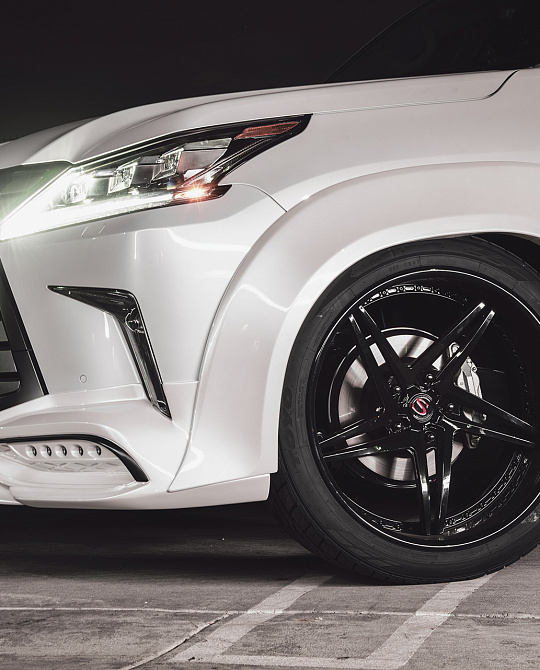 Фото дисков SV71 Черный глянец на Lexus LX III