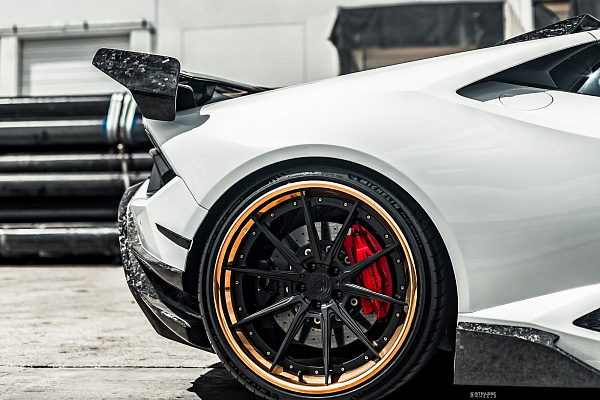 Фото дисков Strasse Wheels SV10 Deep Concave FS Другой цвет на Lamborghini Huracan