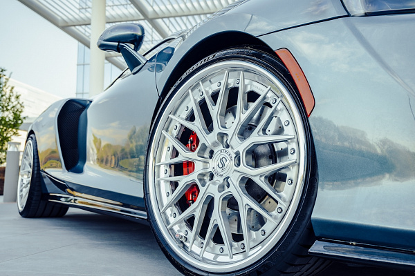 Фото дисков Strasse Wheels SV10M Deep Concave FS Глянцевый лак на McLaren 650S