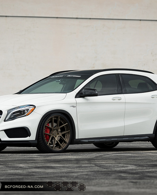 Фото дисков HCA381 Сатиновая бронза на Mercedes-Benz GLA (X156)