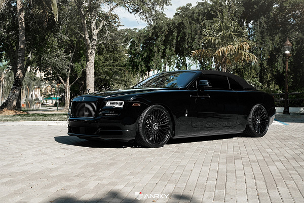 Фото дисков Anrky RF-140 Черный глянец на Rolls-Royce Wraith