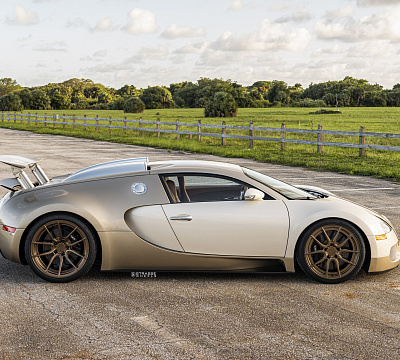 Фото дисков Strasse Wheels SV5 Deep Concave Duoblock на Bugatti Veyron