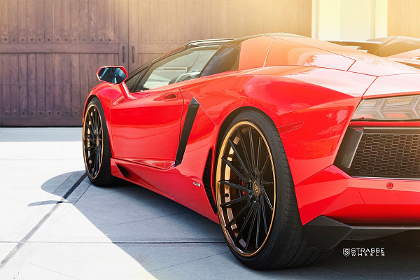 Фото дисков Strasse Wheels SV15T Deep Concave FS Другой цвет на Lamborghini Aventador