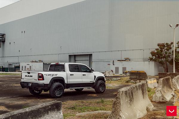 Фото дисков Vossen HF6-5 Черный глянец на Ram 1500 V
