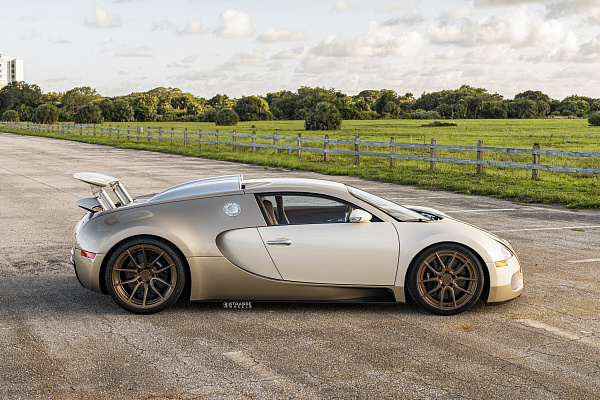 Фото дисков Strasse Wheels SV5 Deep Concave Duoblock Сатиновая бронза на Bugatti Veyron