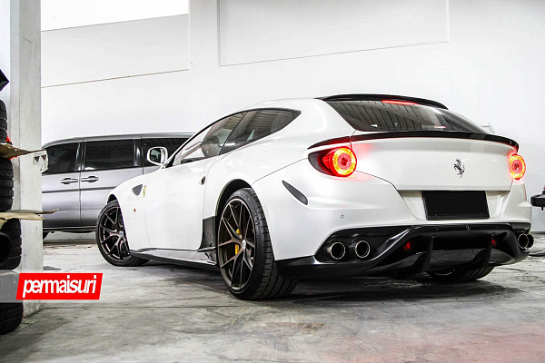 Фото дисков HRE P101 Сатиновая бронза на Ferrari FF