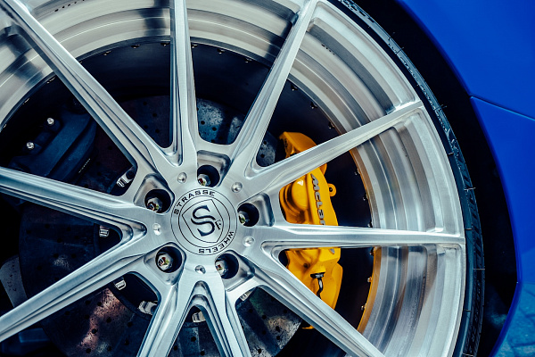 Фото дисков Strasse Wheels SV10 Deep Concave Duoblock Глянцевый лак на McLaren 720S
