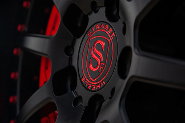 Фото дисков Strasse Wheels R10 Signature Черный сатин на Chevrolet Corvette C7
