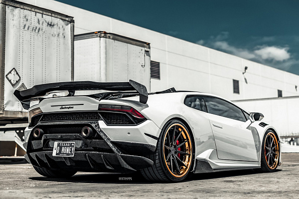 Фото дисков Strasse Wheels SV10 Deep Concave FS Другой цвет на Lamborghini Huracan