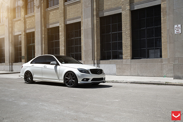Фото дисков Vossen VFS-1 Сатиновый графит на Mercedes-Benz C-Class (W204)