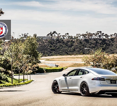 Фото дисков HRE P101 на Tesla Model S