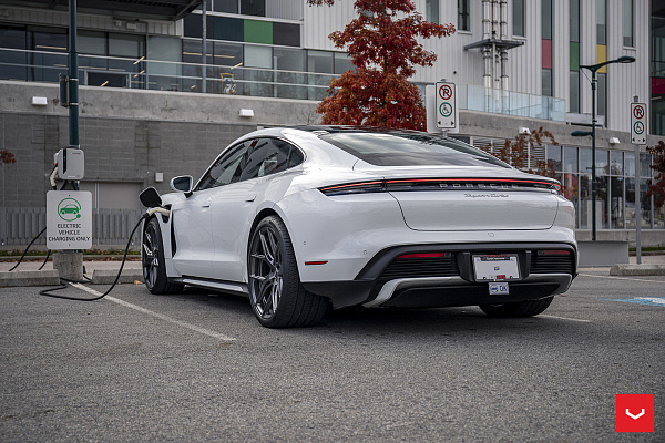 Фото дисков Vossen HF-5 Глянцевый графит на Porsche Taycan I