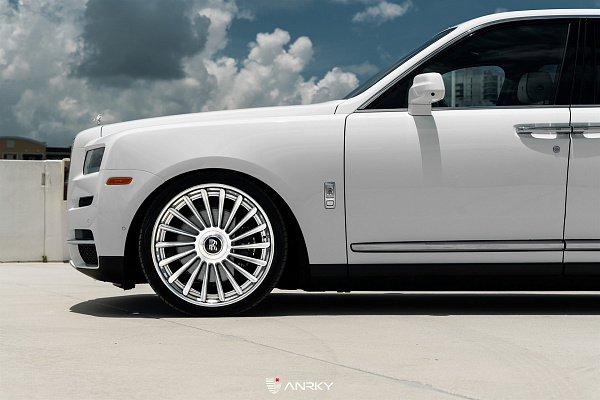 Фото дисков Anrky RF-382 Глянцевый лак на Rolls-Royce Cullinan