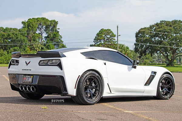 Фото дисков Strasse Wheels SM5R Deep Concave FS Другой цвет на Chevrolet Corvette C7