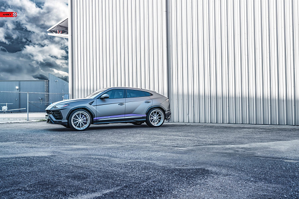 Фото дисков Anrky AN38 Сатиновый лак на Lamborghini Urus