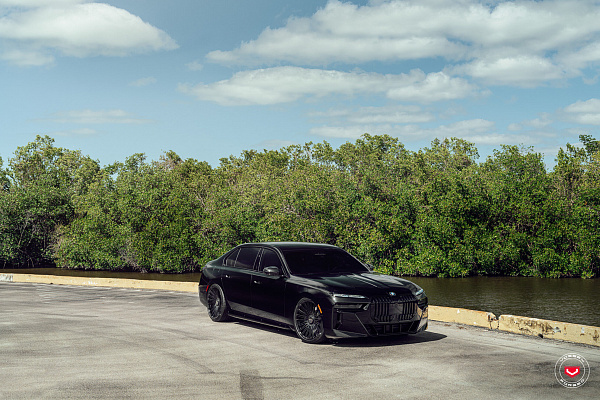 Фото дисков Vossen S17-14 Черный глянец на BMW 7 (G70)