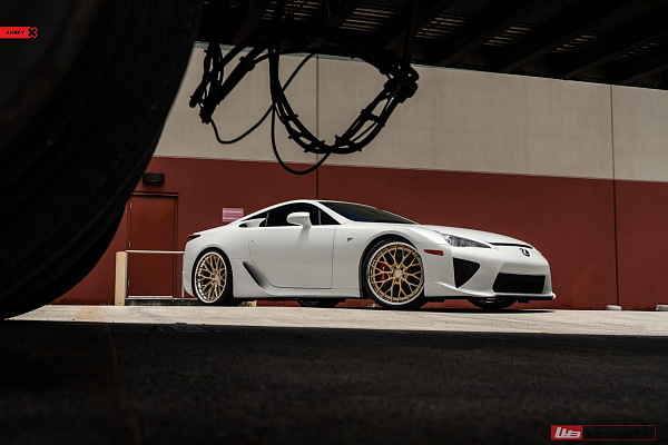 Фото дисков Anrky AN30 Сатиновое золото на Lexus LFA