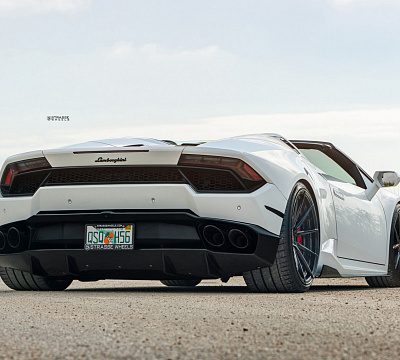 Фото дисков Strasse Wheels SV10 Deep Concave Duoblock на Lamborghini Huracan