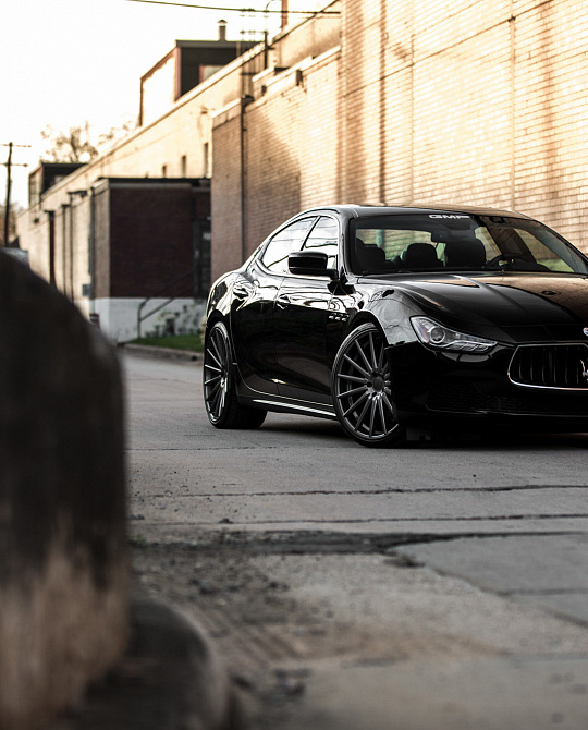 Фото дисков VFS-2 Глянцевый графит на Maserati Ghibli