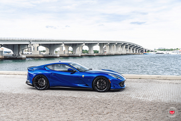 Фото дисков Vossen S17-06 Черный глянец на Ferrari 812