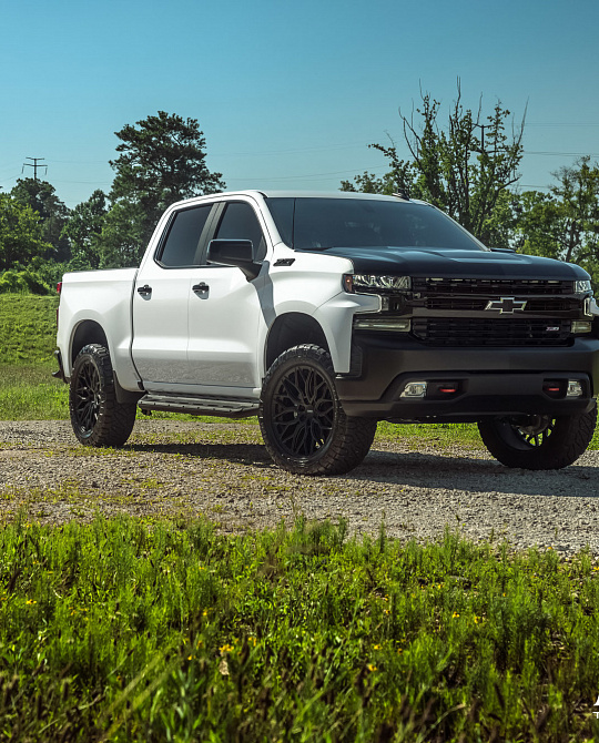 Фото дисков HF6-3 Черный сатин на Chevrolet Silverado IV