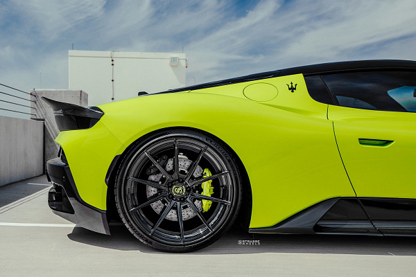Фото дисков Strasse Wheels SV10 Deep Concave Duoblock Черный глянец на Maserati MC20