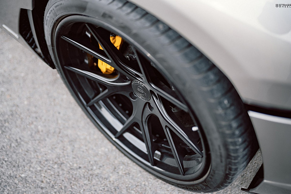 Фото дисков Strasse Wheels SM5R Deep Concave FS Черный матовый на Lamborghini Aventador