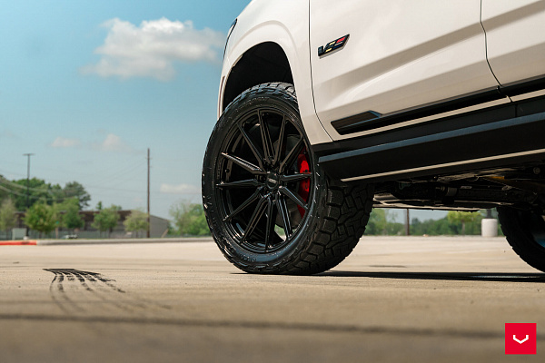 Фото дисков Vossen HF6-1 Черный глянец на Cadillac Escalade V