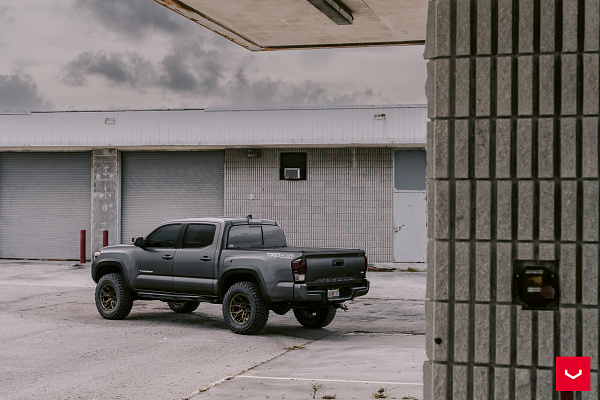 Фото дисков Vossen HF6-4 Сатиновое темное золото на Toyota Tacoma III