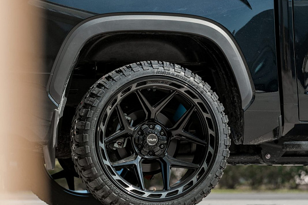 Фото дисков 4PLAY 4P55 Черный глянец на Toyota Tundra III