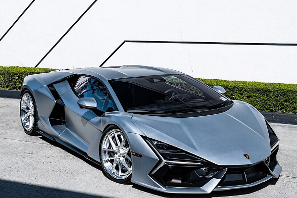Фото дисков Anrky XR-301 Глянцевый лак на Lamborghini Revuelto