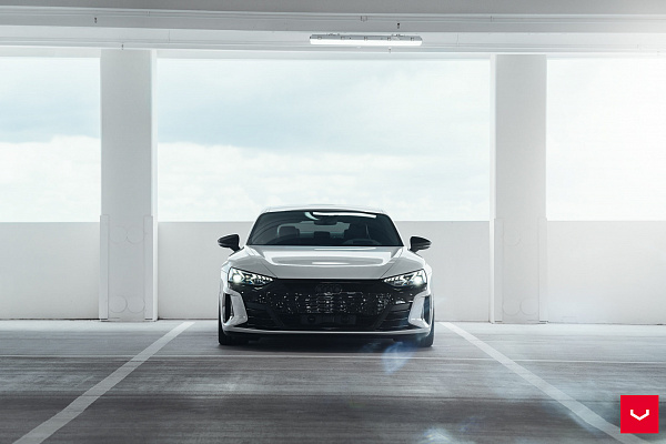 Фото дисков Vossen HF-3 Черный глянец на Audi E-tron GT
