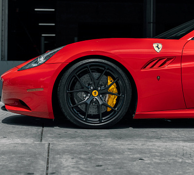 Фото дисков HRE P101 на Ferrari California
