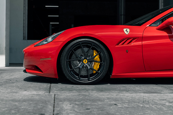 Фото дисков HRE P101 Черный сатин на Ferrari California