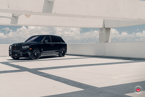 Фото дисков Vossen S17-18 Черный глянец на Rolls-Royce Cullinan