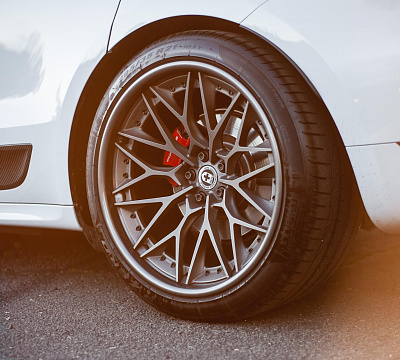 Фото дисков HRE S200 на Porsche Macan I