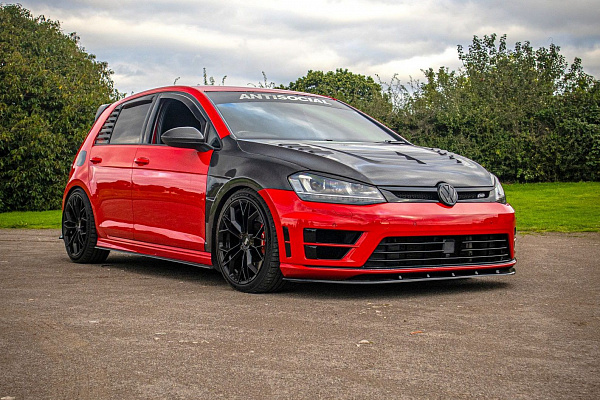 Фото дисков Bola FLF Черный глянец на Volkswagen Golf VII
