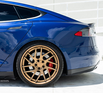 Фото дисков Strasse Wheels SM7T Deep Concave на Tesla Model S