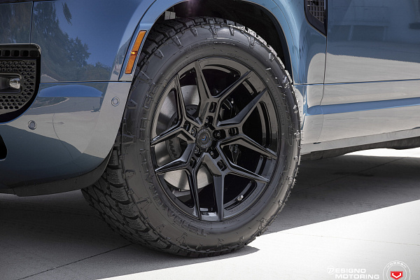 Фото дисков Vossen EVO-4 Черный глянец на Land Rover Defender II