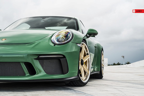 Фото дисков Anrky AN36 Глянцевая шампань на Porsche 911 VII