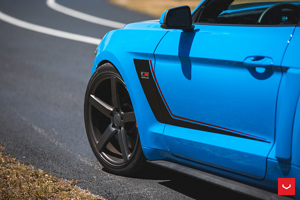Фото дисков Vossen CV3 Глянцевый графит на Ford Mustang VI